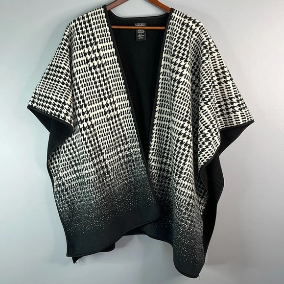 NICOLE MILLER Original Black White Ombre Houndstooth Fleece Cape Shawl Preppy OS - Picture 8 of 8